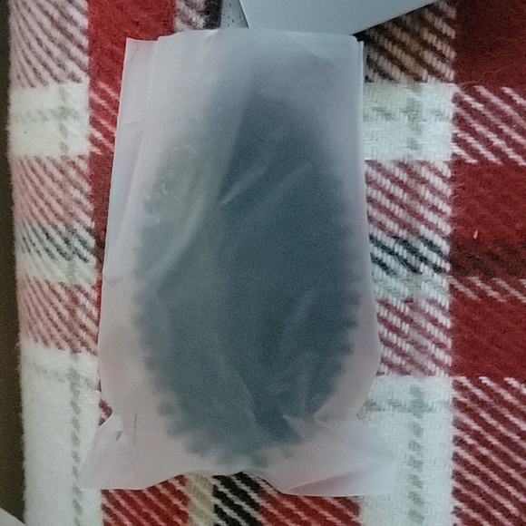 Living Proof Hairbrush - Picture 3 of 4